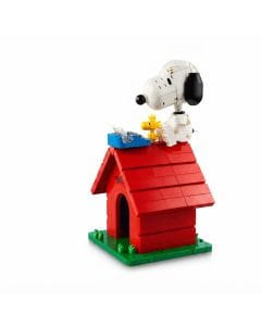 LEGO Ideas Peanuts: Snoopy's Doghouse Collectible Display Model for Adults, Retro Comic Posable figure, modular house, interior detail, Adults (18+)