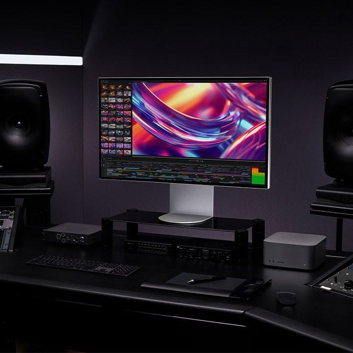 LG UltraFine™ evo 6K Monitor 32 Inch, VESA DisplayHDR™600, DCI-P3 98%(Typ.), Adobe RGB 99.5%, Real 10-bit Color Depth - Silver - 32U990A-S