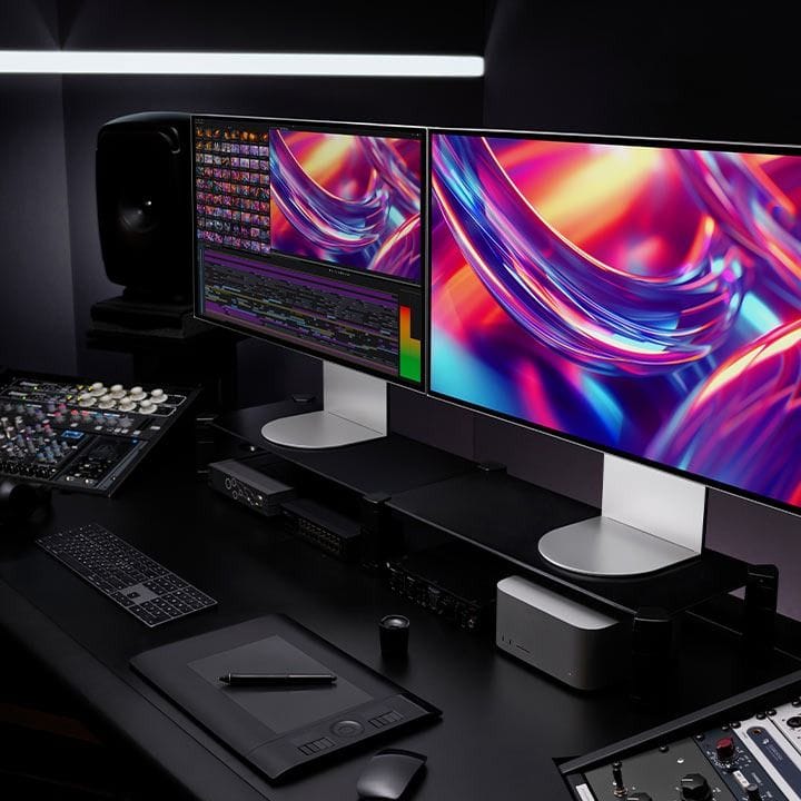LG UltraFine™ evo 6K Monitor 32 Inch, VESA DisplayHDR™600, DCI-P3 98%(Typ.), Adobe RGB 99.5%, Real 10-bit Color Depth - Silver - 32U990A-S