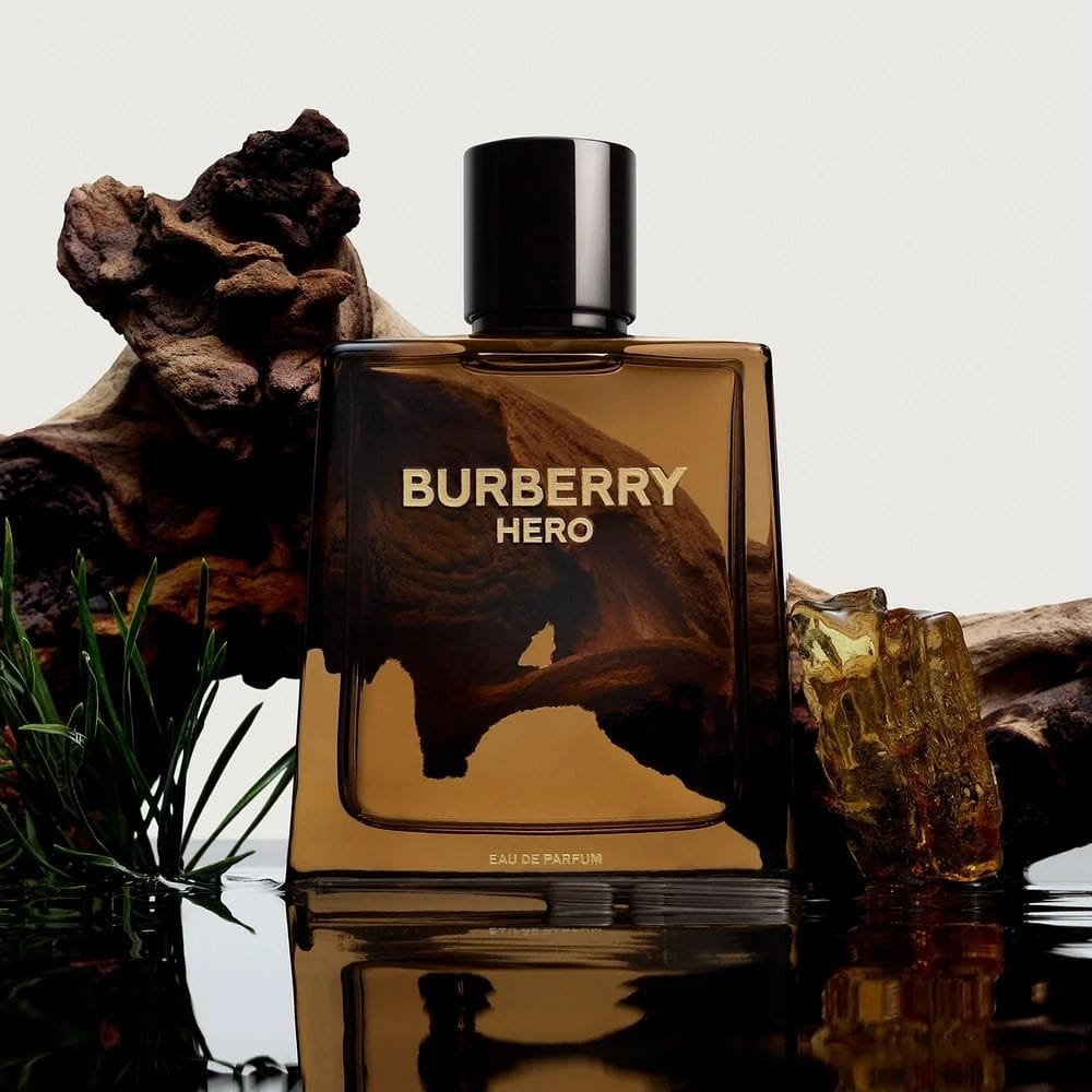 Burberry Hero Eau de Parfum for Men, Woody Spicy Fragrance with Notes of Pine Needles, Benzoin, Incense, and Cedarwood, Long Lasting Scent, 100ml Bottle, 3614228838016