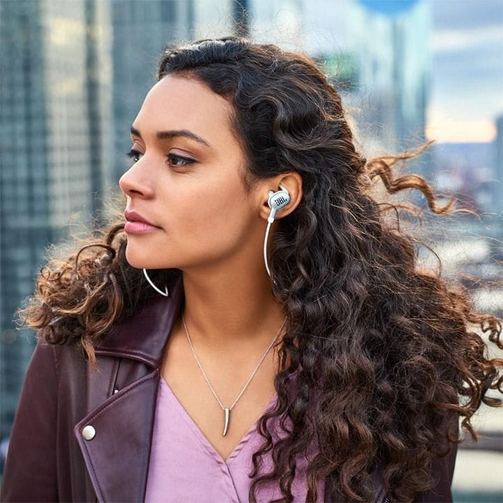 جي بي إل سماعة رأس داخل الأذن لاسلكية Everest 110 بتقنية البلوتوث - فضي