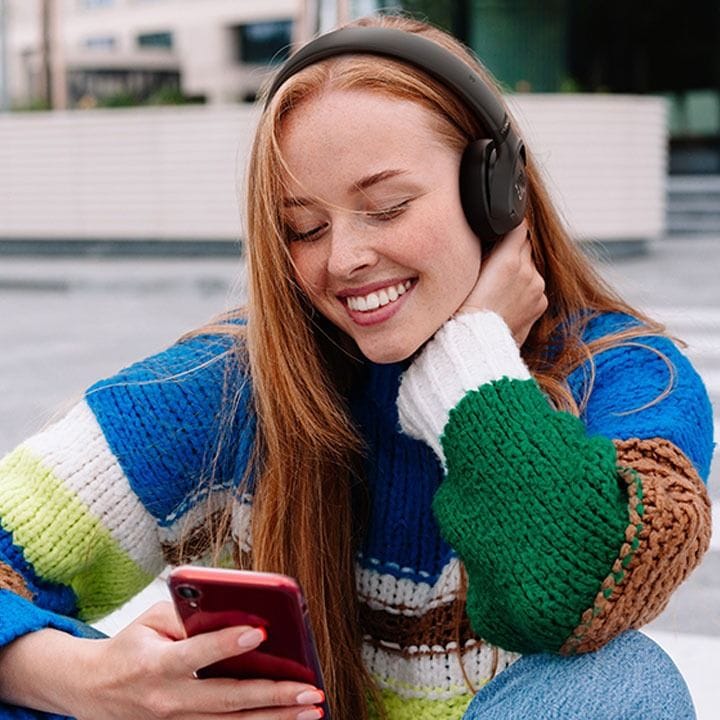 سماعات لاسلكية بلوتوث على الأذن من جي بي إل مع خاصية إلغاء الضوضاء النشط، صوت بيور باس، وعمر بطارية طويل – TUNE680NC