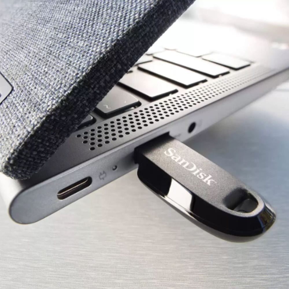 SanDisk Ultra Curve USB 3.2 Flash Drive 64GB with Compact Capless Design, Up to 100MB/s Read Speed, Keyring Loop & Plug-and-Play Storage | Black - 619659186692
