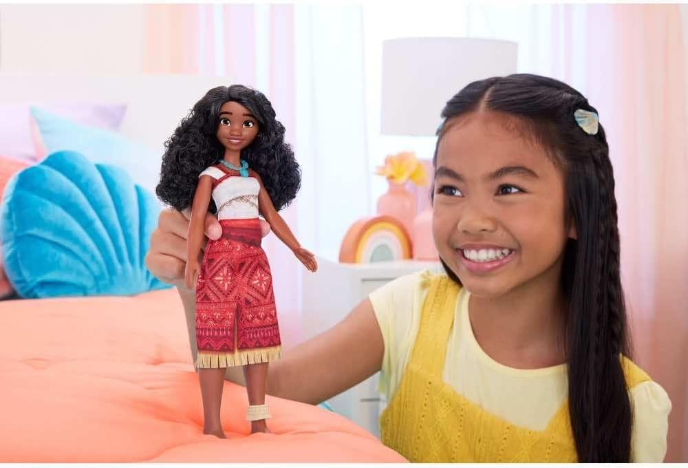 Disney Moana 2 Fashion Doll by Mattel, Posable Character Doll with Movie-Inspired Outfit, Long Wavy Hair & Accessories, Multicolor