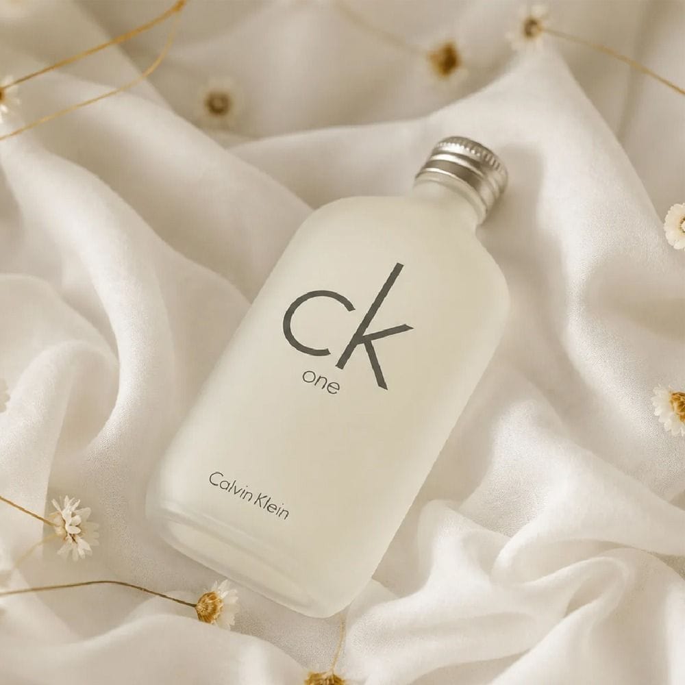 Calvin Klein CK One Eau de Toilette Unisex, Fresh Citrus Floral Fragrance with Bergamot, Green Tea, Jasmine & Musk - 200ml
