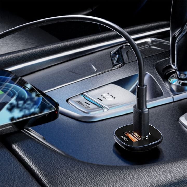 شاحن سيارة معدني صغير مزدوج المنافذ من آيسفاست بقدرة 38 واط (نوع سي + عادي) - أسود | B1