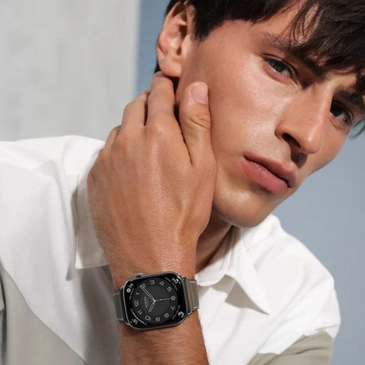 Hermès Apple Watch Series 11 46mm Silver Titanium Case | Étoupe | Single Tour