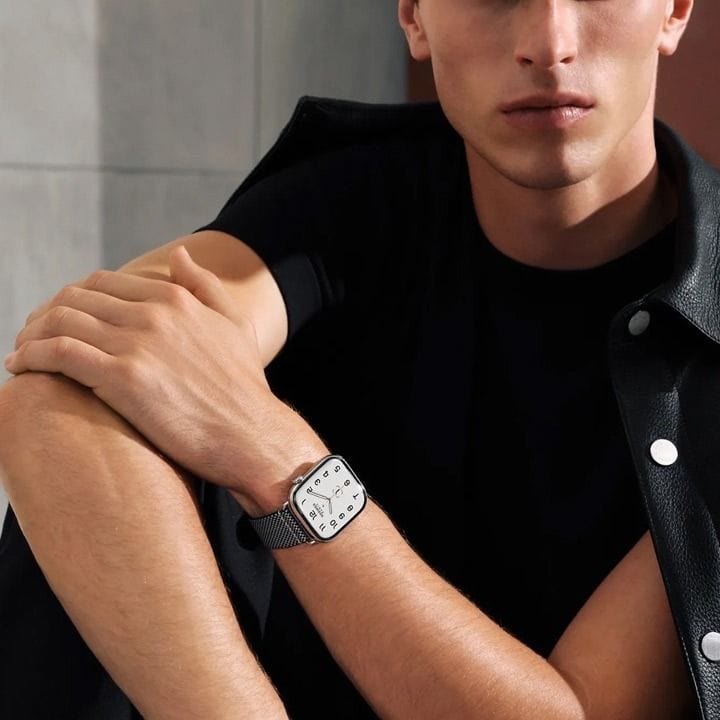 Hermès Apple Watch Series 11 46mm Silver Titanium Case – Noir/Ecru | Woven Single Tour