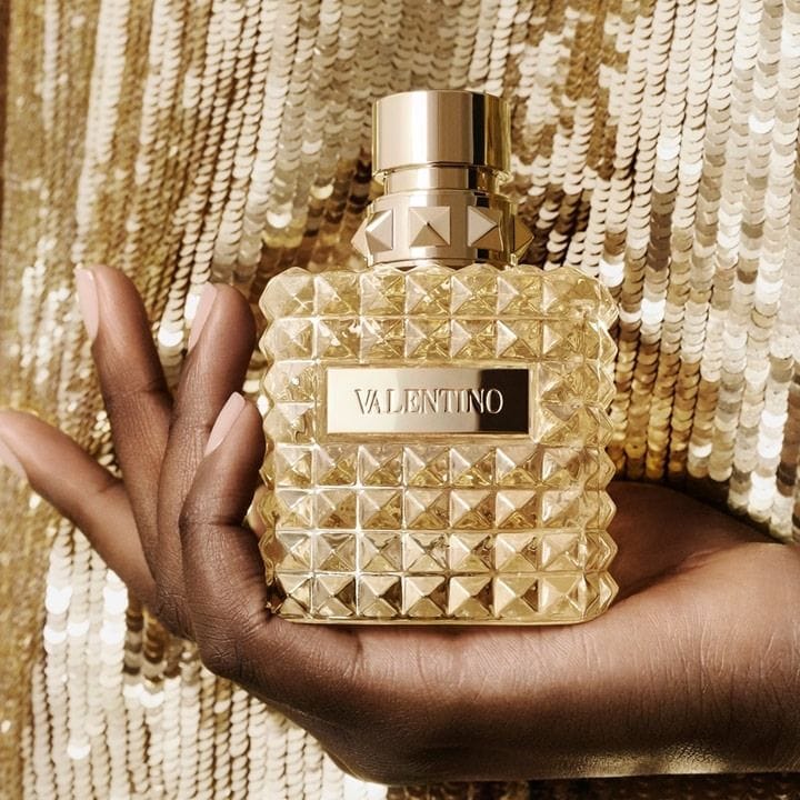 عطر فالنتينو دونا بورن إن روما ذا غولد أو دو بارفان للنساء 100 مل – ياسمين، أكورد زهري شمسي وفانيليا – عطر زهري عنبري دافئ