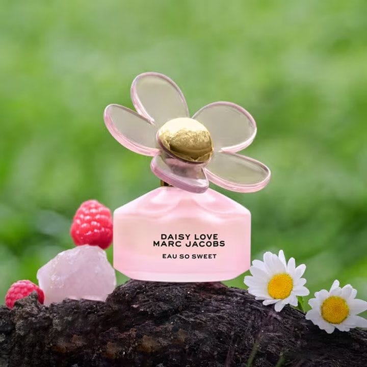 Marc Jacobs Daisy Love Eau So Sweet Eau de Toilette for Women 100ml – Raspberry, Daisy Tree Petals & Sugar Musk Fruity Floral Fragrance