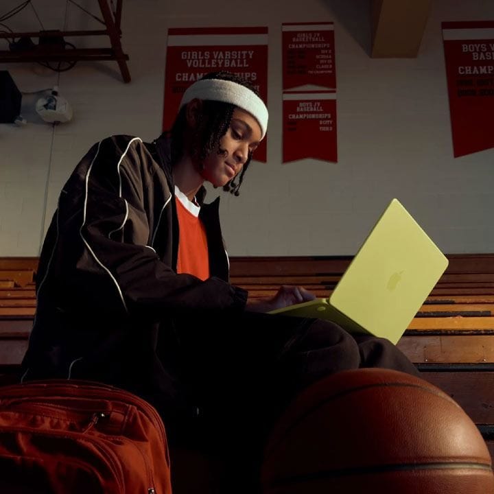 حاسوب محمول ماك بوك نيو مقاس 13 بوصة – شريحة A18 برو، معالج مركزي سداسي النواة، معالج رسومي خماسي النواة، شاشة ريتينا ليكويد، ذاكرة عشوائية 8 جيجابايت، سعة تخزين 512 جيجابايت، مستشعر بصمة الإصبع | لون نيلي – MHFG4AB/A