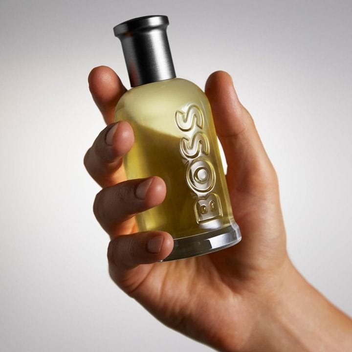 هيوغو بوس بوتلد أو دو تواليت للرجال 100 مل – تفاح، قرفة، جيرانيوم، خشب الصندل – عطر خشبي حار دافئ