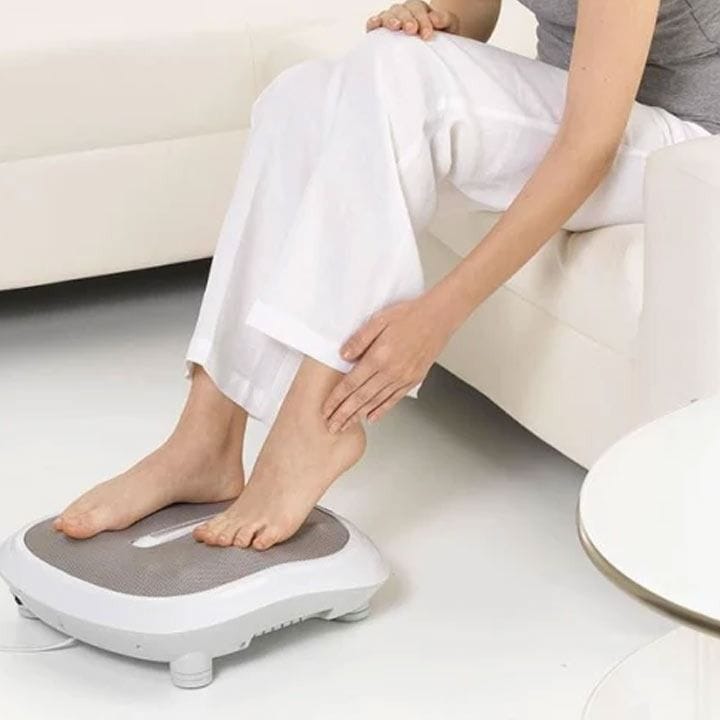 Beurer FM-60 Foot Massager – Shiatsu Deep Kneading, Switchable Heat Function, 18 Massage Heads, Relaxation Therapy for Feet - White