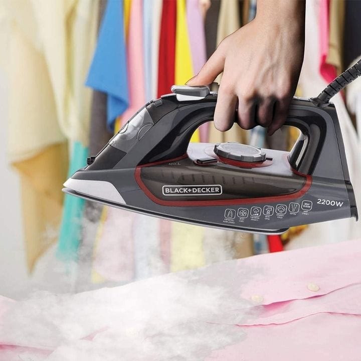 Black+Decker Steam Iron 2200W, Ceramic-Coated Soleplate, 80ml Water Tank, Vertical Steam Function, Self-Clean Function - Black - X2050-B5