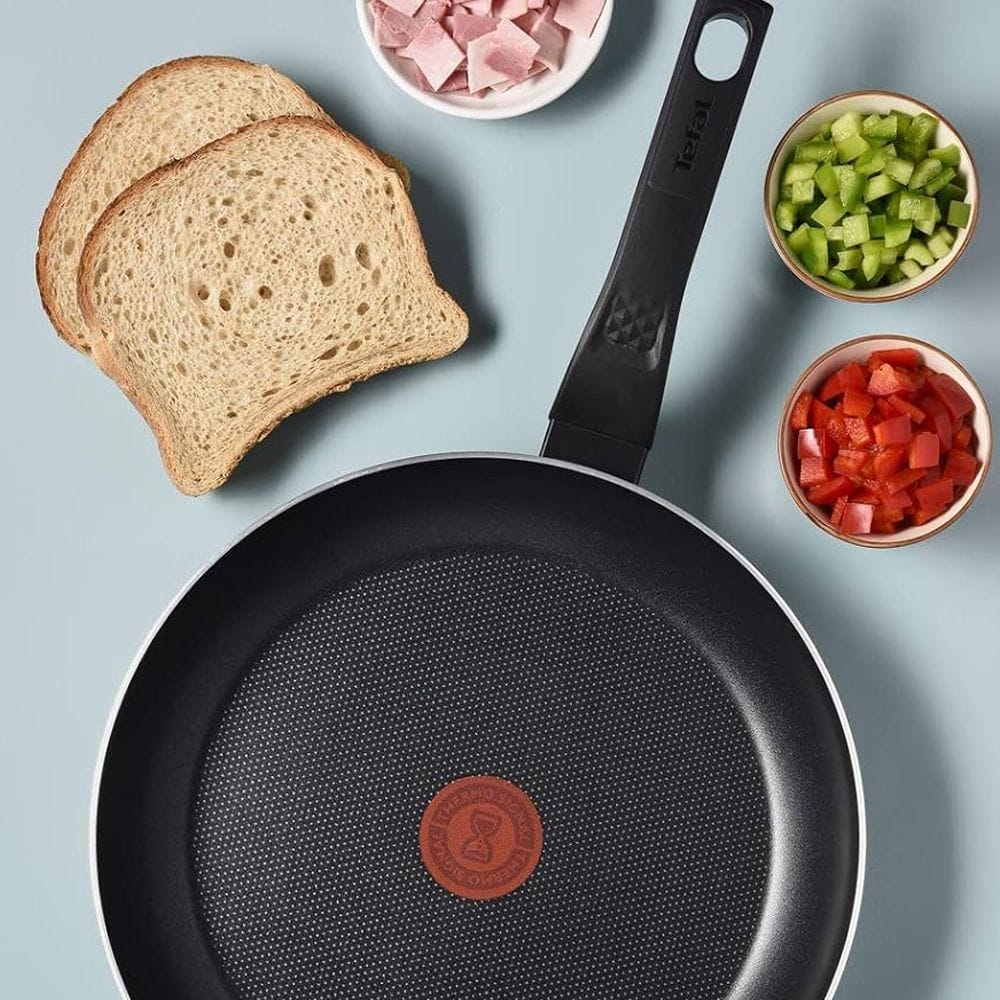 Tefal Easy Cook & Clean Frypan, 24cm Non-Stick Aluminium Cookware, Easy Clean Coating, Thermo-Signal Heat Indicator - B5540402