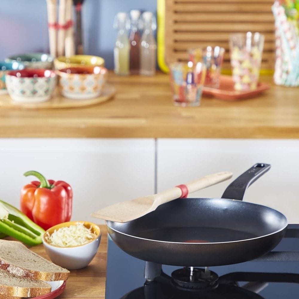 Tefal Easy Cook & Clean Frypan, 24cm Non-Stick Aluminium Cookware, Easy Clean Coating, Thermo-Signal Heat Indicator - B5540402