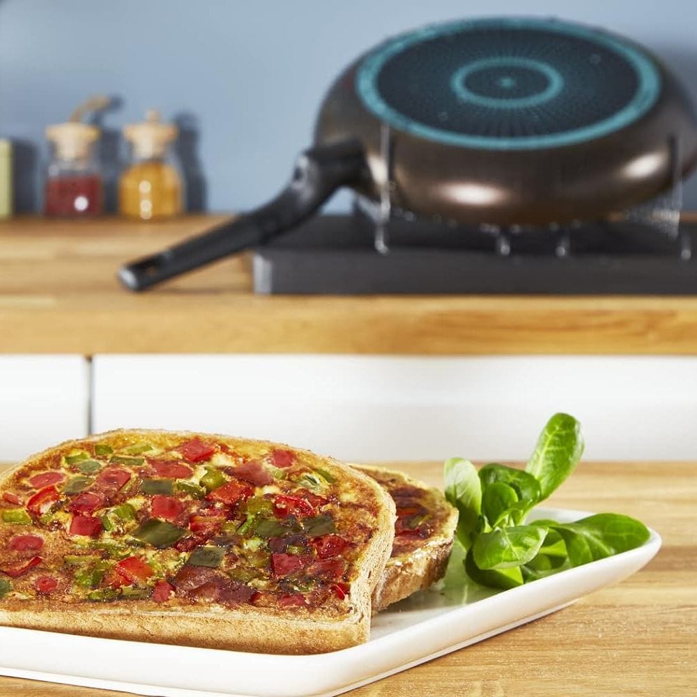 Tefal Easy Cook & Clean Frypan, 24cm Non-Stick Aluminium Cookware, Easy Clean Coating, Thermo-Signal Heat Indicator - B5540402