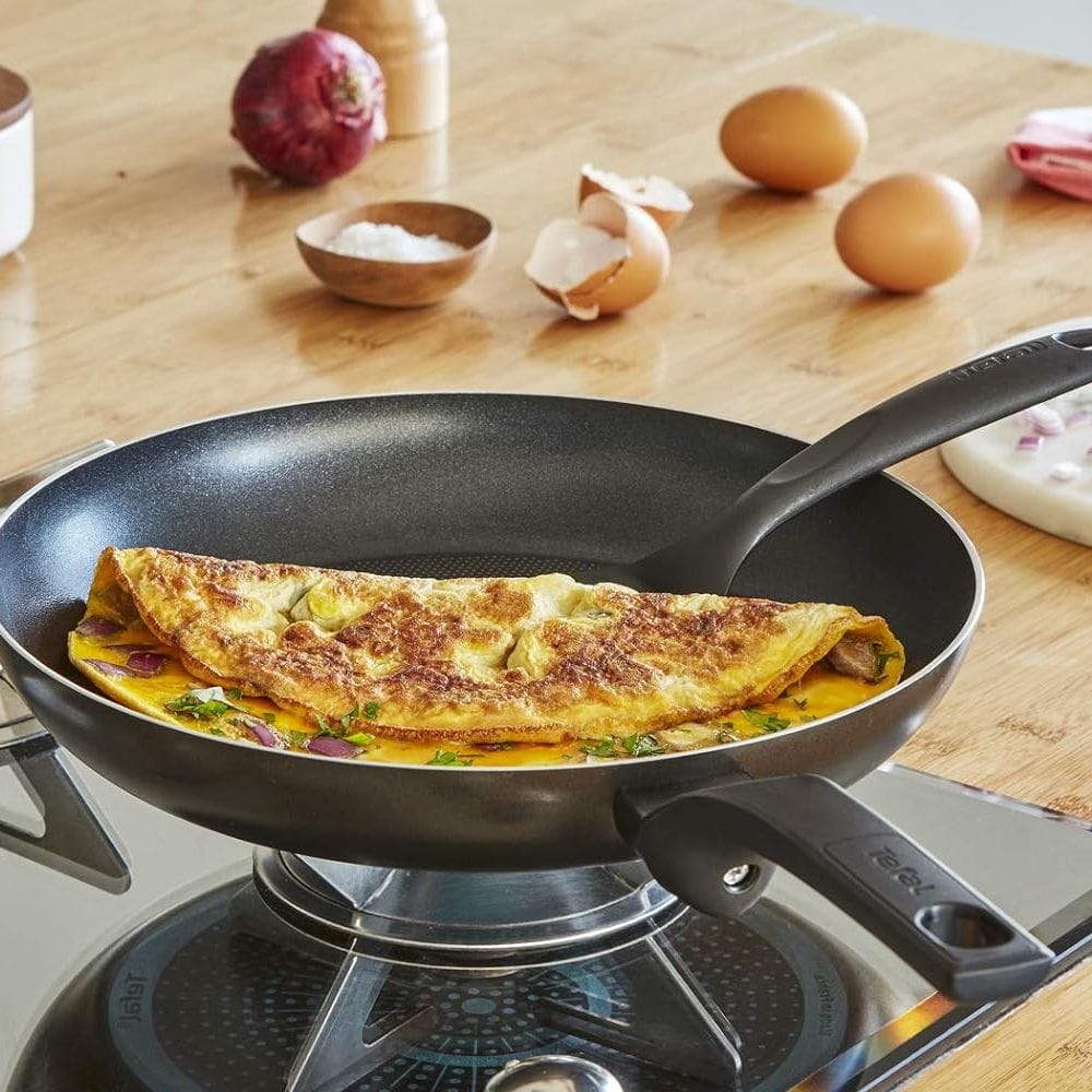 Tefal G6 Easy Cook & Clean Frypan, 28cm Non-Stick Aluminium Cookware, Easy Clean Coating, Thermo-Signal Heat Indicator - B5540602