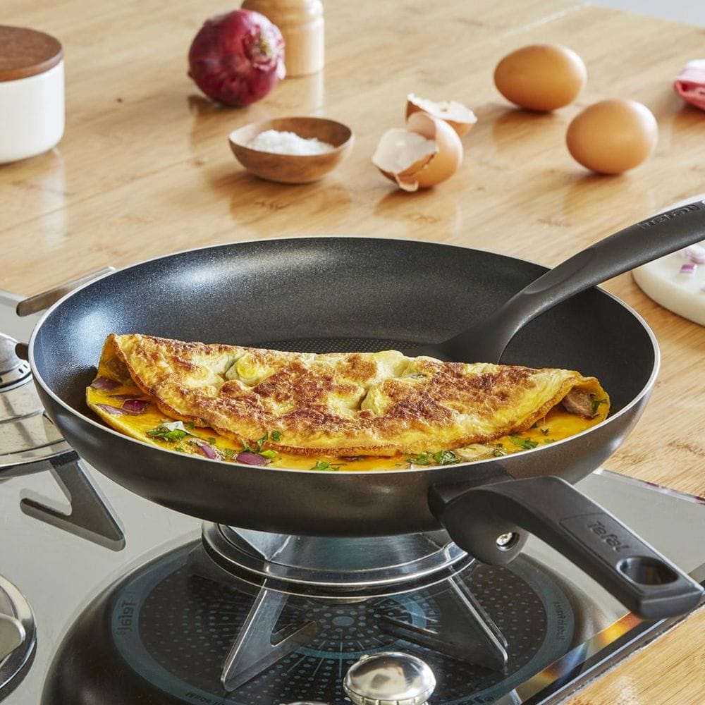 Tefal Easy Cook & Clean 30cm Frypan, Titanium Non-Stick Coating, Thermo-Signal Heat Indicator, Even Heat Distribution | Black - B5540702