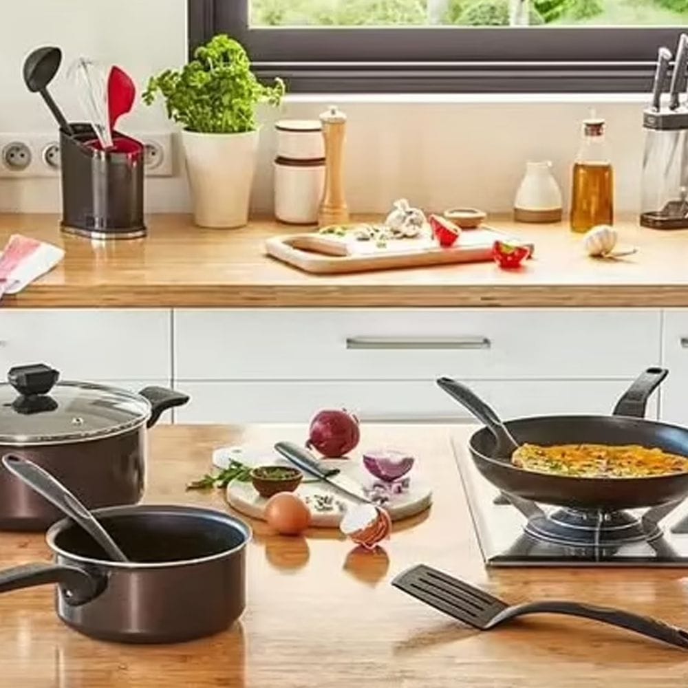 Tefal Easy Cook & Clean 30cm Frypan, Titanium Non-Stick Coating, Thermo-Signal Heat Indicator, Even Heat Distribution | Black - B5540702