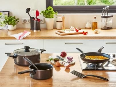Tefal Easy Cook & Clean Saucepan, 20cm Non-Stick Aluminium Cookware, Easy Clean Coating, Gas Compatible - B5543002