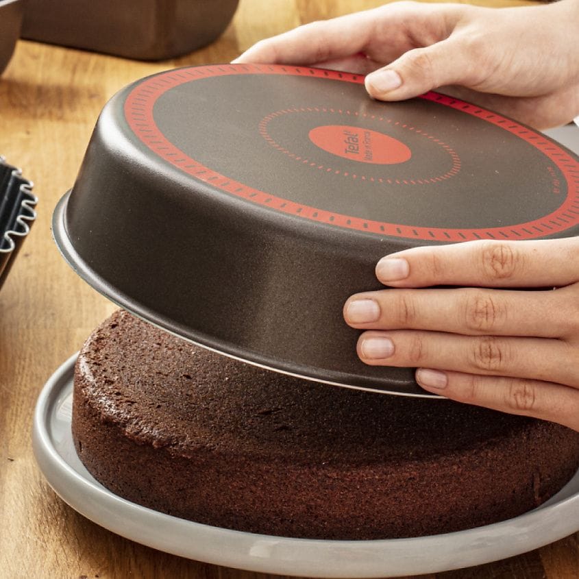 Tefal Perfect Bake Manque Cake Pan, 26cm Non-Stick Round Baking Tin, Durable Carbon Steel Bakeware - J5549702