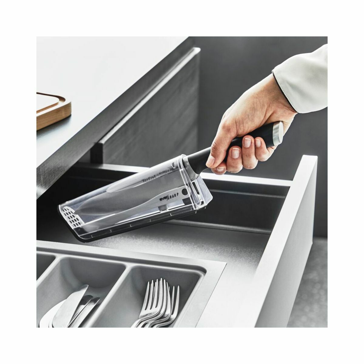 Tefal Ever Sharp Chef Knife, 16.5cm Stainless Steel Blade, Built-In Sharpening System, Ergonomic Handle, Kitchen Knife - K2569004