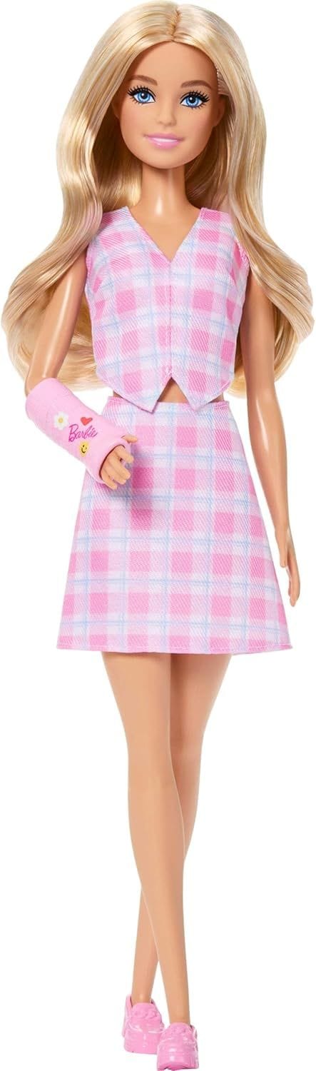 Barbie JJN56 - Iconic Doll for Creative Play and Imagination