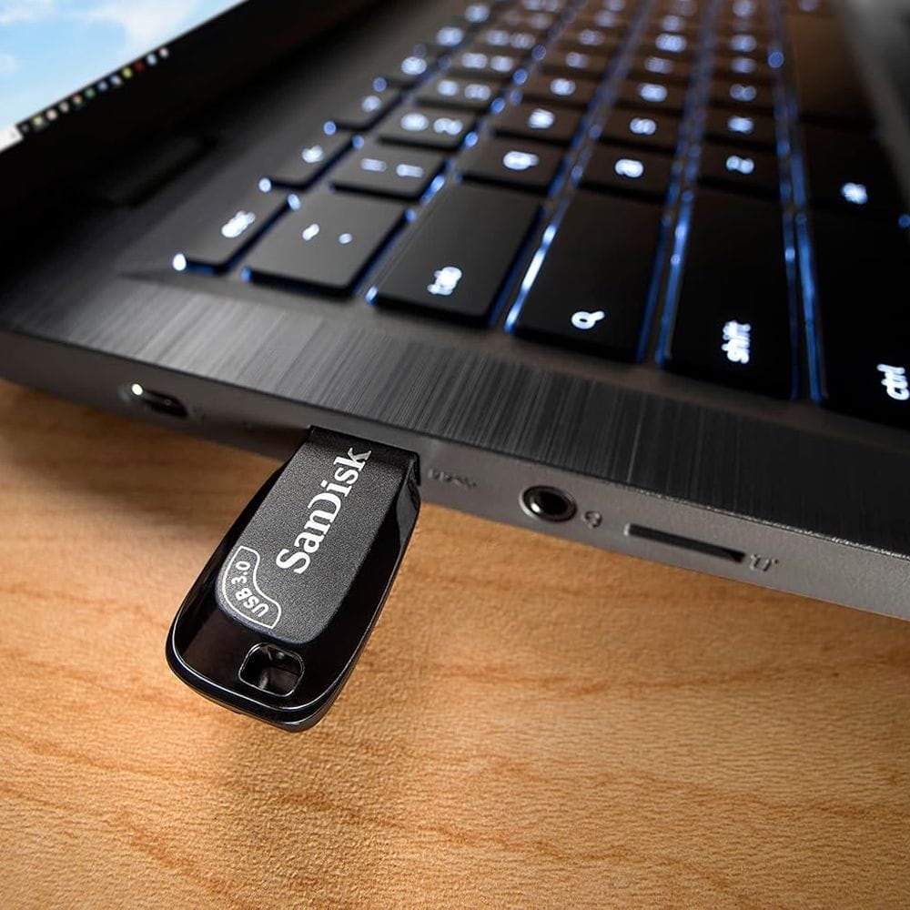 SanDisk Ultra Shift USB 3.0 Flash Drive 32GB with Up to 100MB/s Read Speed, Compact Capless Design, Fast File Transfers & Plug-and-Play Storage | Black - 619659182274
