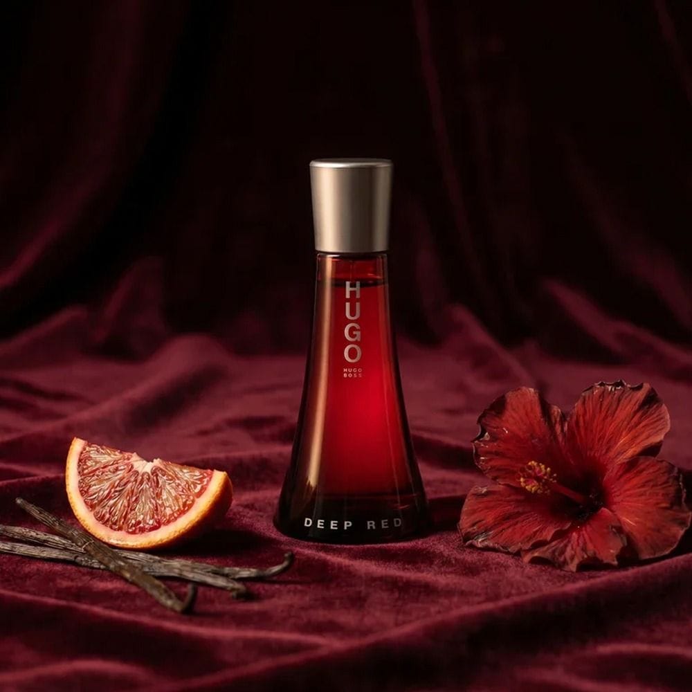 عطر هوغو بوس ديب ريد أو دو بارفان للنساء، عطر زهري فاكهي برائحة البرتقال الأحمر والكشمش الأسود والفانيليا وخشب الصندل - 100 مل
