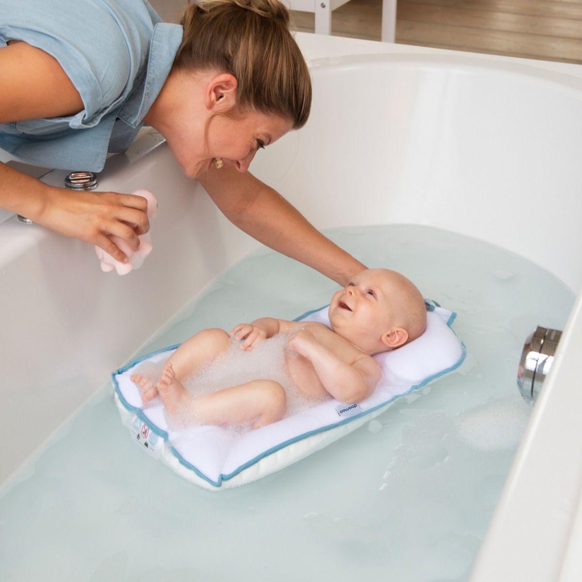 Doomoo Basics Easy Bath, Floating Bath Mattress For Newborns, 100% Polypropylene, EPS Micropearls, Soft And Mellow, Machine Washable - White