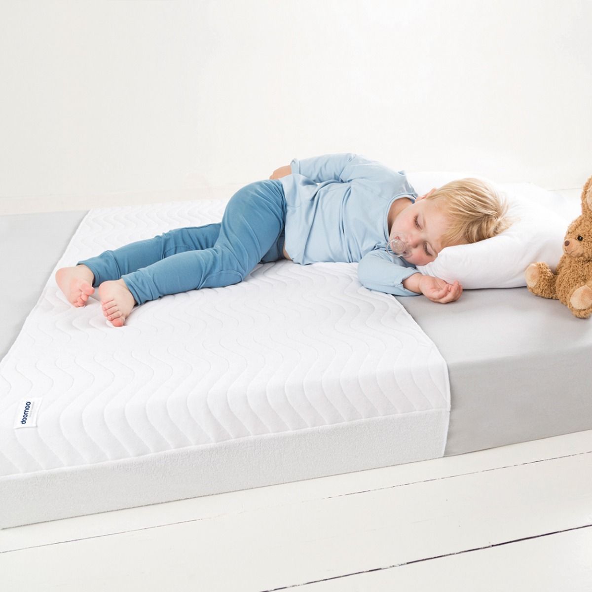 Doomoo Basics Absoplus Ultra Absorbent Sheet And Mattress Protector 60x120cm, Absorbs Moisture, Soft And Breathable Design, Easy To Use - White