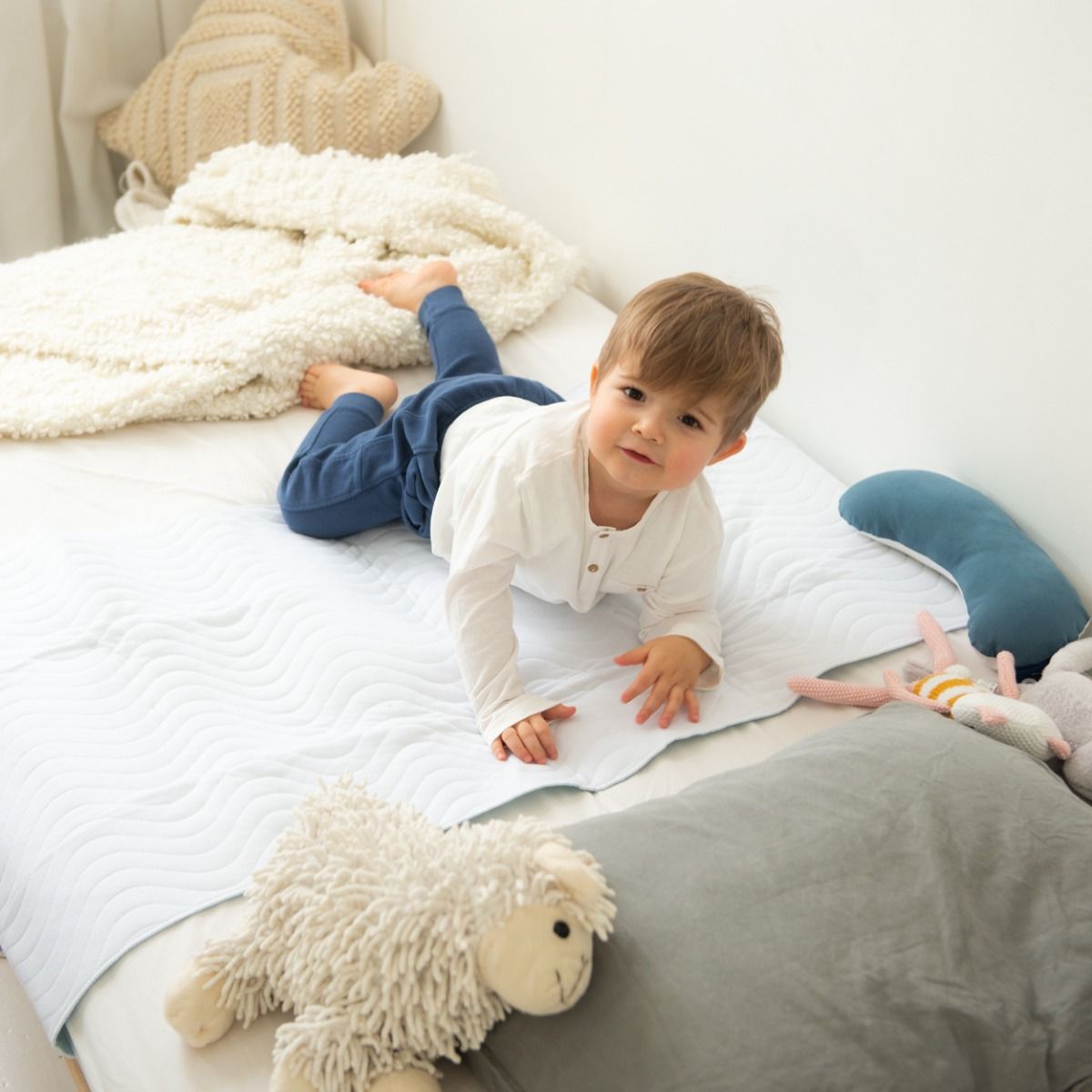 Doomoo Basics Absoplus Ultra Absorbent Sheet And Mattress Protector 60x120cm, Absorbs Moisture, Soft And Breathable Design, Easy To Use - White